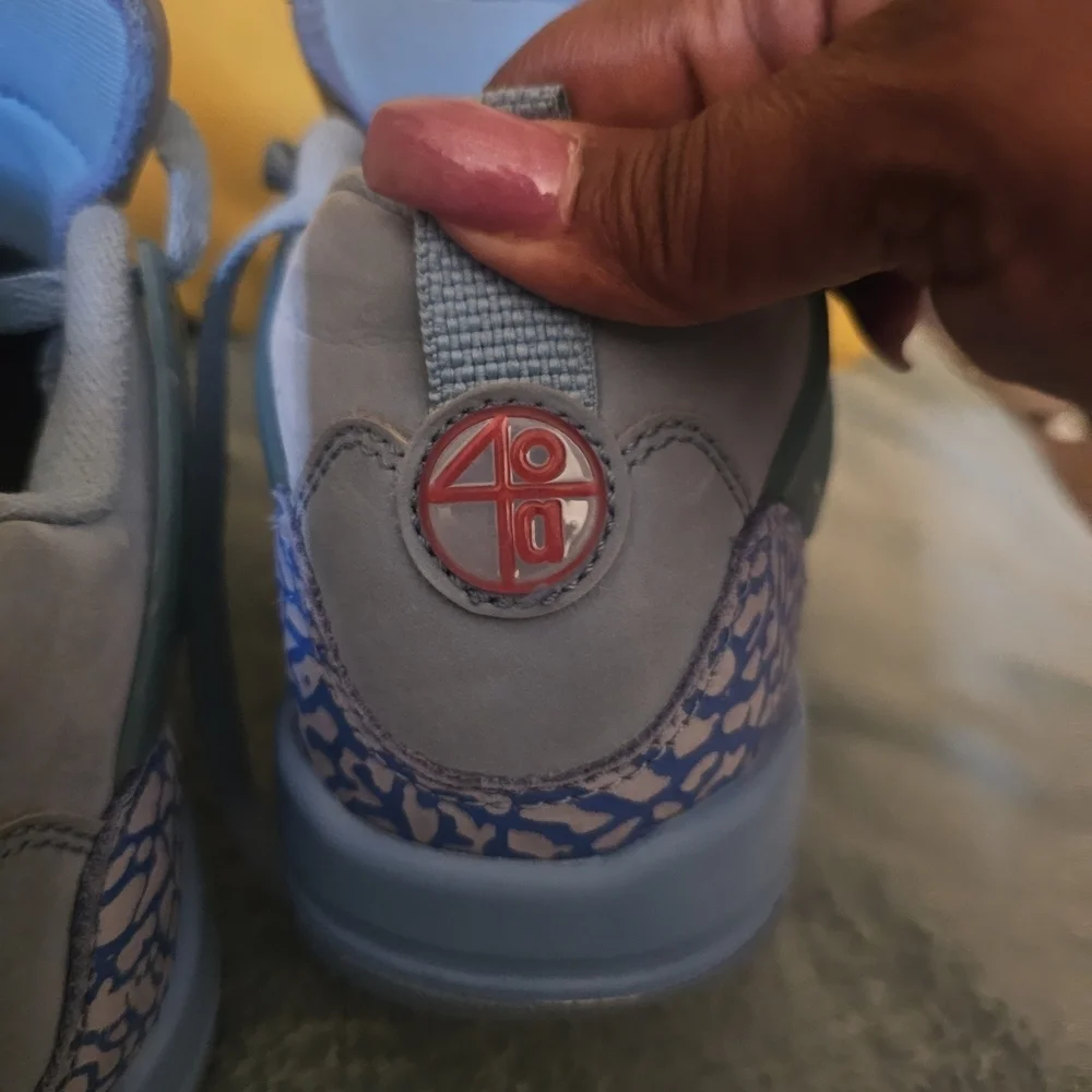 Jordan Spizike Low Houston Oilers Kids Sneakers in Gray and Blue. 4.5Y Unisex